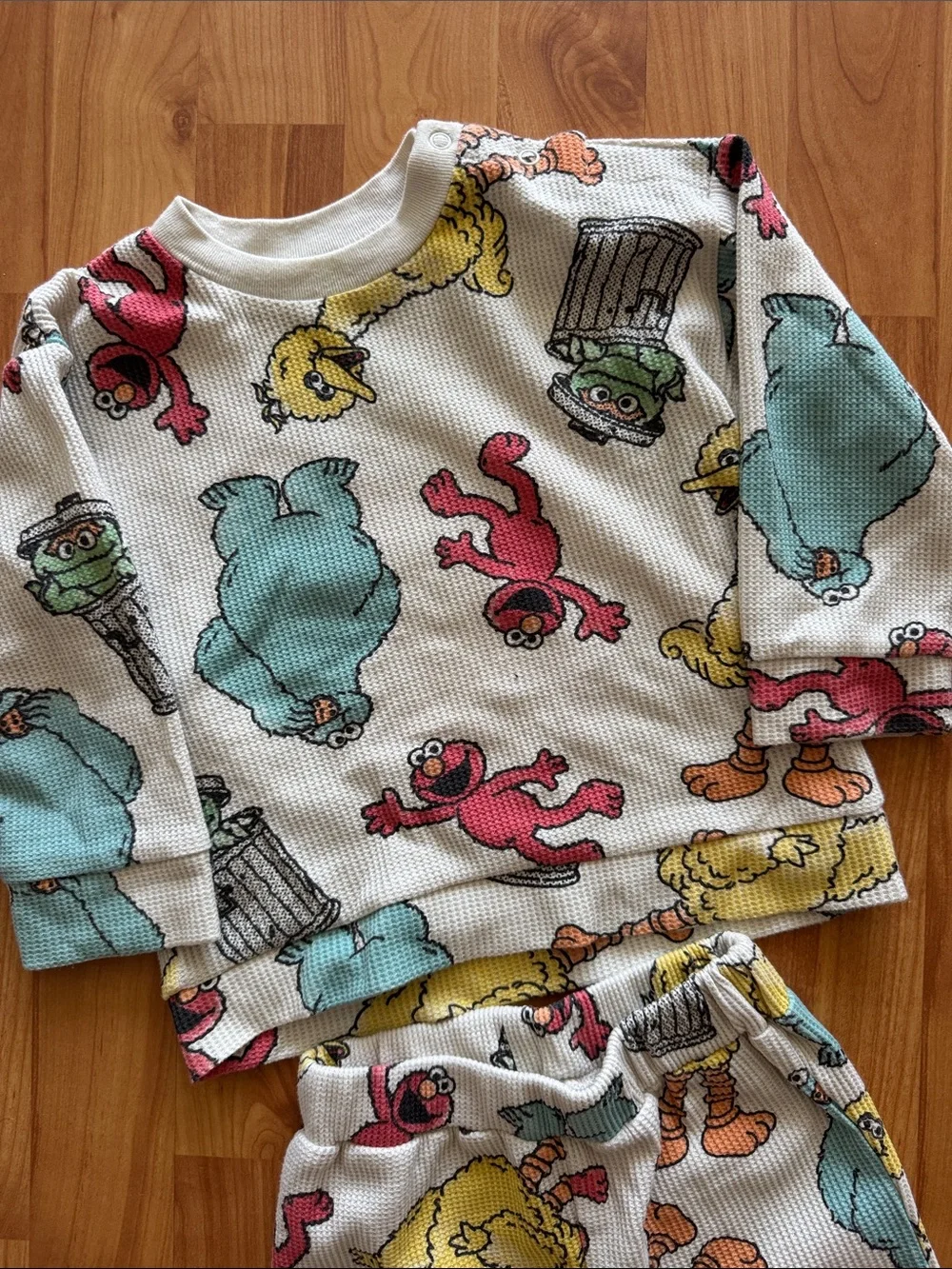 Kids Sesame Street Character Set - cream with Multicolor Prints with warm socks